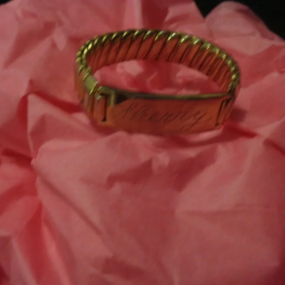 VINTAGE BABY GIRL TODDLER BRACELET SAYS SHERRY